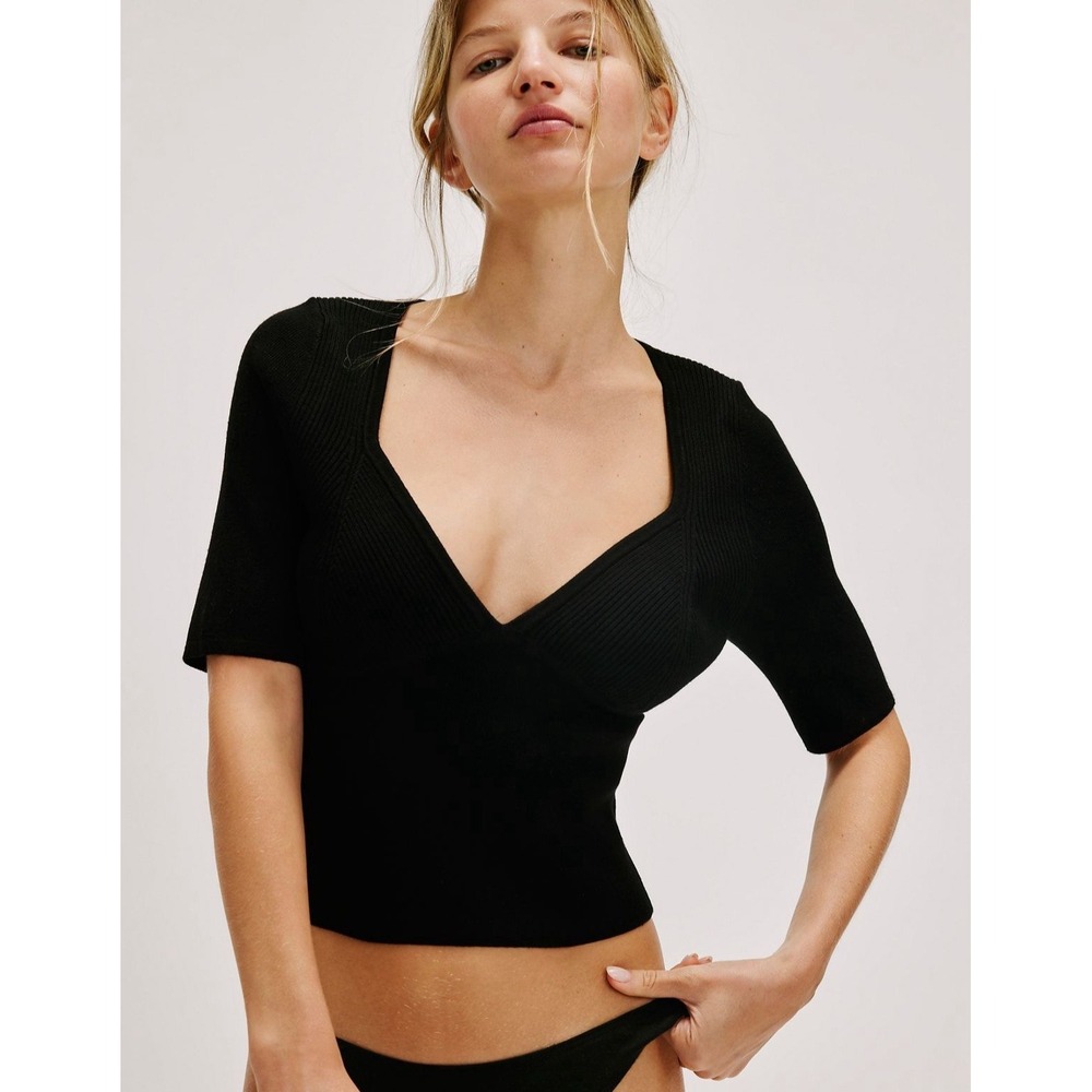 Free People Teagan Swit Top Women Size XS Short Sleeve Deep V Crop Black NEW - Picture 2 of 12